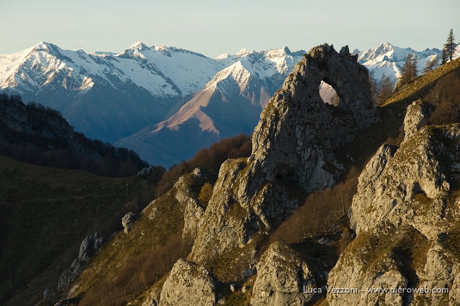 31-PORTA DI PRADA E ALPI SVIZZERE.jpg